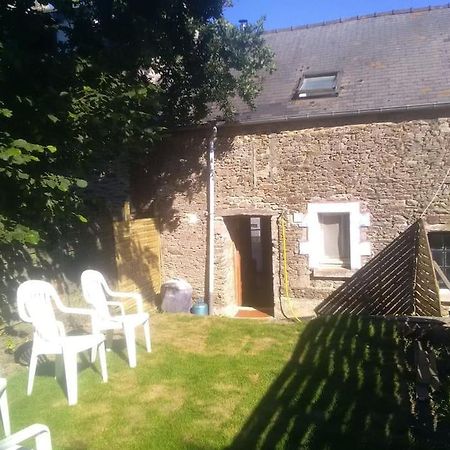 A L'Oree Des Champs Proche De La Mer Languenan Exterior photo